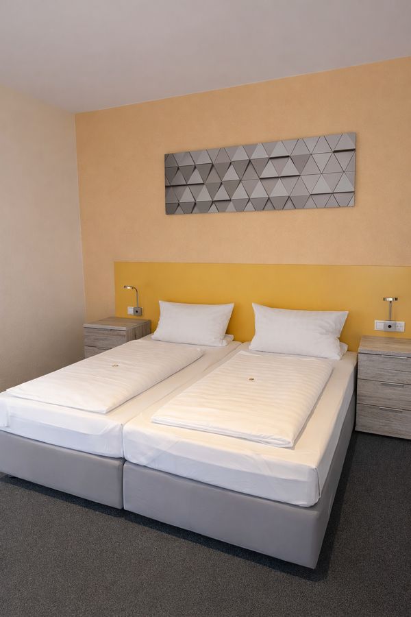 Doppelzimmer Basic mit Schreibtisch im Hotel National Koblenz